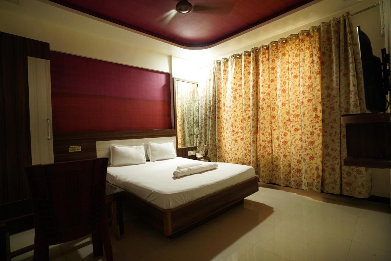 Hotel Sai Ganesh Lodging & Boarding By Wb Inn Titwala Zewnętrze zdjęcie