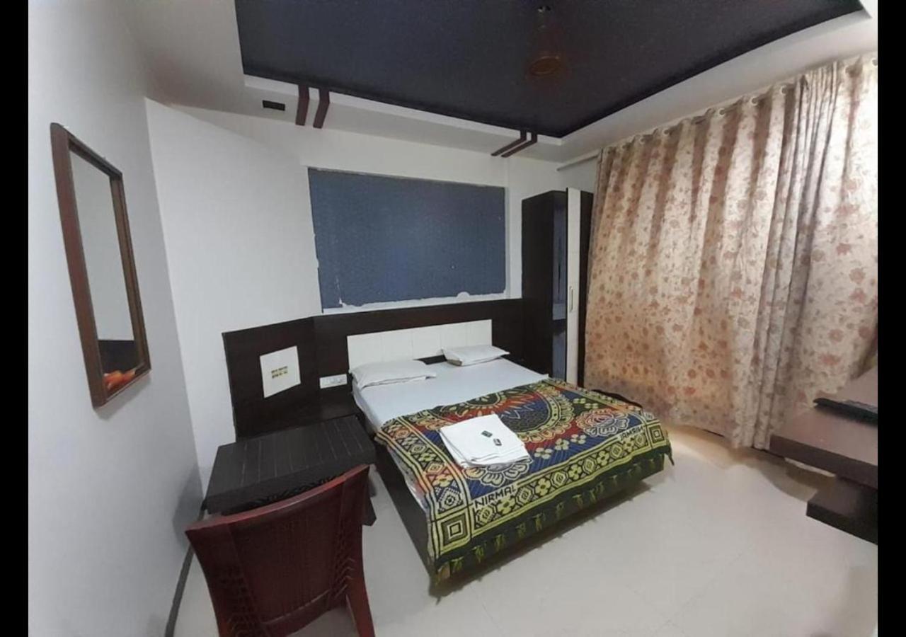 Hotel Sai Ganesh Lodging & Boarding By Wb Inn Titwala Zewnętrze zdjęcie