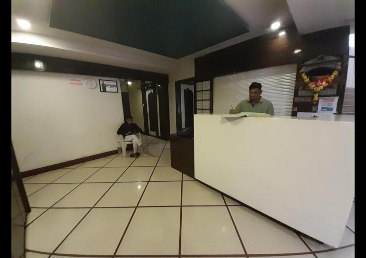 Hotel Sai Ganesh Lodging & Boarding By Wb Inn Titwala Zewnętrze zdjęcie