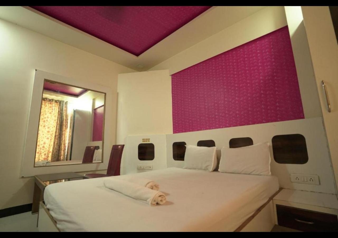 Hotel Sai Ganesh Lodging & Boarding By Wb Inn Titwala Zewnętrze zdjęcie