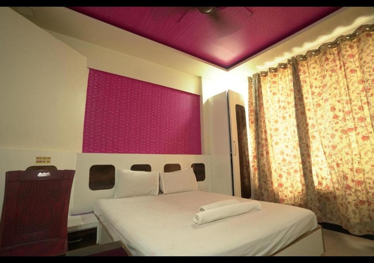 Hotel Sai Ganesh Lodging & Boarding By Wb Inn Titwala Zewnętrze zdjęcie