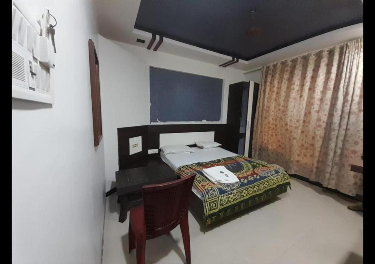 Hotel Sai Ganesh Lodging & Boarding By Wb Inn Titwala Zewnętrze zdjęcie